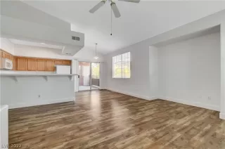 Photo #6: 2436827 Listing