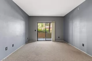 Photo #4: 2436841 Listing