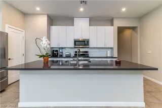Photo #2: 2436898 Listing 