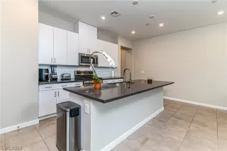 Photo #3: 2436898 Listing 