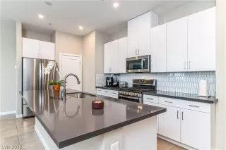 Photo #4: 2436898 Listing 