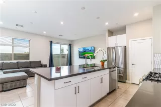 Photo #6: 2436898 Listing 