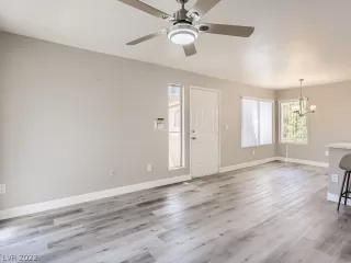 Photo #3: 2436931 Listing