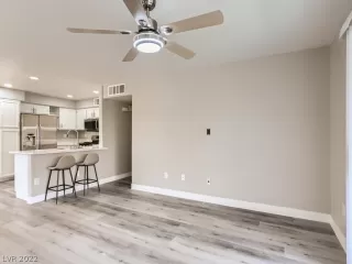 Photo #4: 2436931 Listing