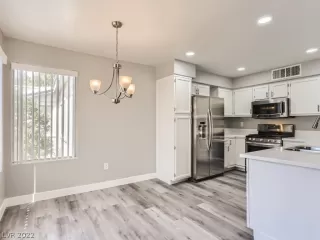 Photo #6: 2436931 Listing