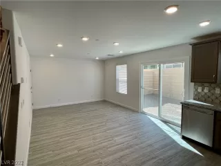 Photo #5: 2436979 Listing 