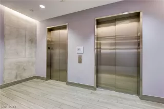 Photo #3: 2437004 Listing