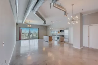 Photo #5: 2437004 Listing