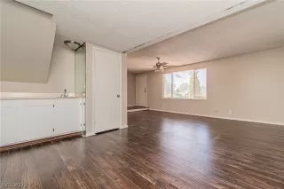 Photo #4: 2437106 Listing 