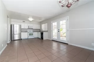 Photo #6: 2437106 Listing 