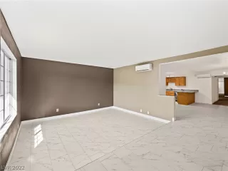 Photo #5: 2437152 Listing 