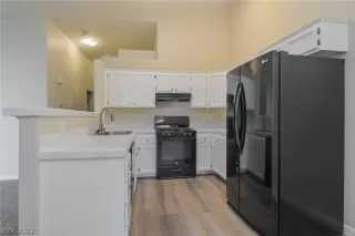 Photo #3: 2437190 Listing 