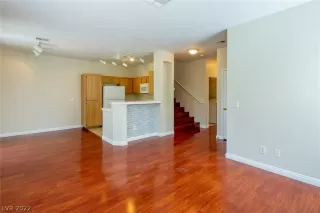 Photo #5: 2437219 Listing