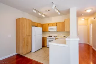 Photo #6: 2437219 Listing