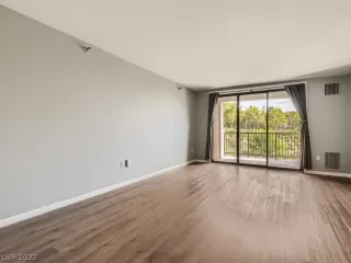 Photo #4: 2437287 Listing 