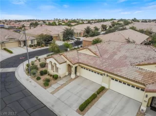 Photo #1: 2437300 Listing