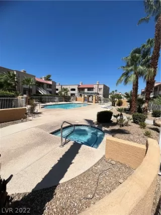 Photo #5: 2437361 Listing 