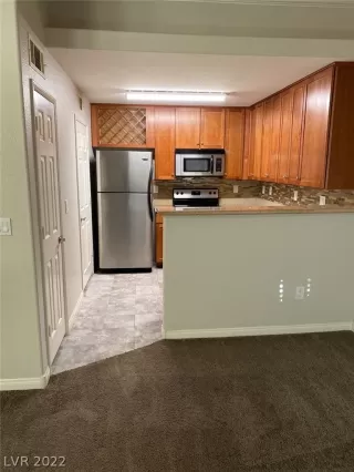 Photo #5: 2437409 Listing 