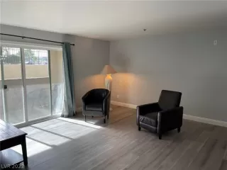 Photo #6: 2437422 Listing 