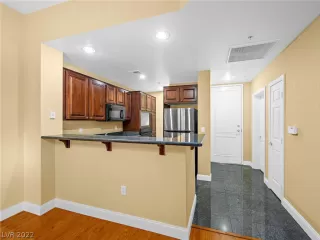 Photo #1: 2437424 Listing 