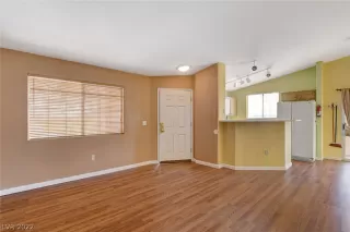 Photo #3: 2437436 Listing