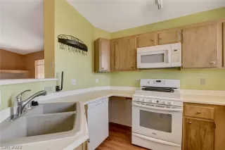 Photo #6: 2437436 Listing