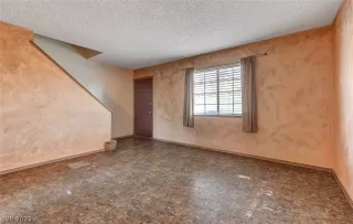 Photo #6: 2437457 Listing 