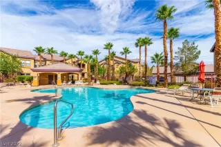 Photo #4: 2437463 Listing