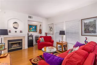 Photo #6: 2437463 Listing