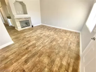 Photo #2: 2437471 Listing 