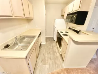 Photo #1: 2437628 Listing 