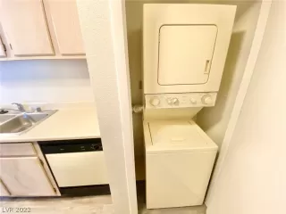 Photo #3: 2437628 Listing 