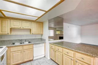 Photo #3: 2437644 Listing