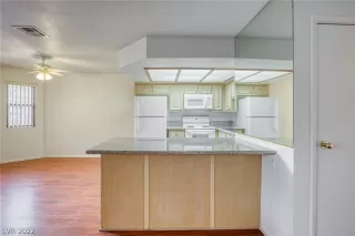 Photo #4: 2437644 Listing