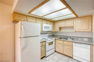 Photo #6: 2437644 Listing