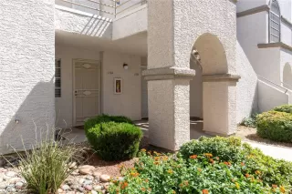 Photo #3: 2437689 Listing