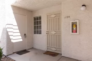 Photo #4: 2437689 Listing