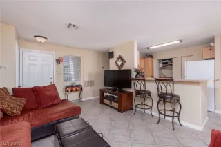 Photo #5: 2437689 Listing