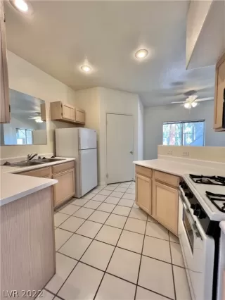 Photo #4: 2437694 Listing