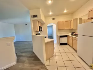 Photo #5: 2437694 Listing