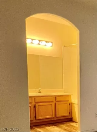 Photo #6: 2437694 Listing