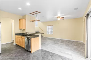 Photo #3: 2437700 Listing