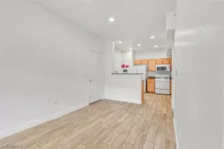 Photo #3: 2437723 Listing 