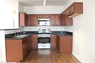 Photo #4: 2437728 Listing