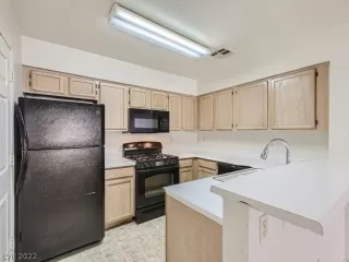 Photo #3: 2437732 Listing