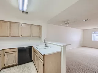 Photo #4: 2437732 Listing