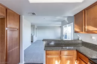 Photo #6: 2437764 Listing