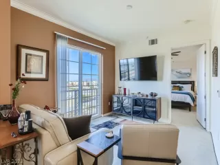 Photo #2: 2437820 Listing