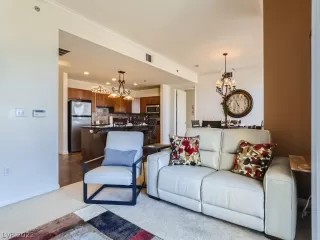 Photo #4: 2437820 Listing