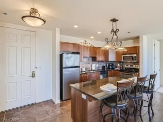 Photo #6: 2437820 Listing